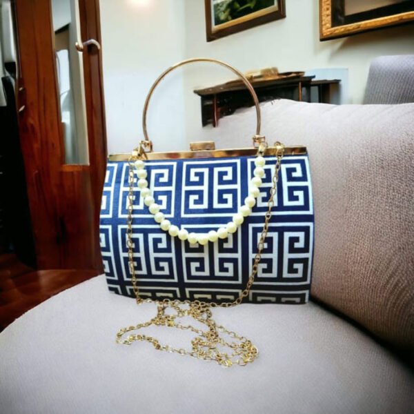 Pattern: Greek key or geometric maze pattern